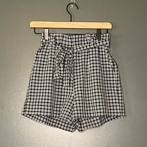 High waisted Paperbag shorts